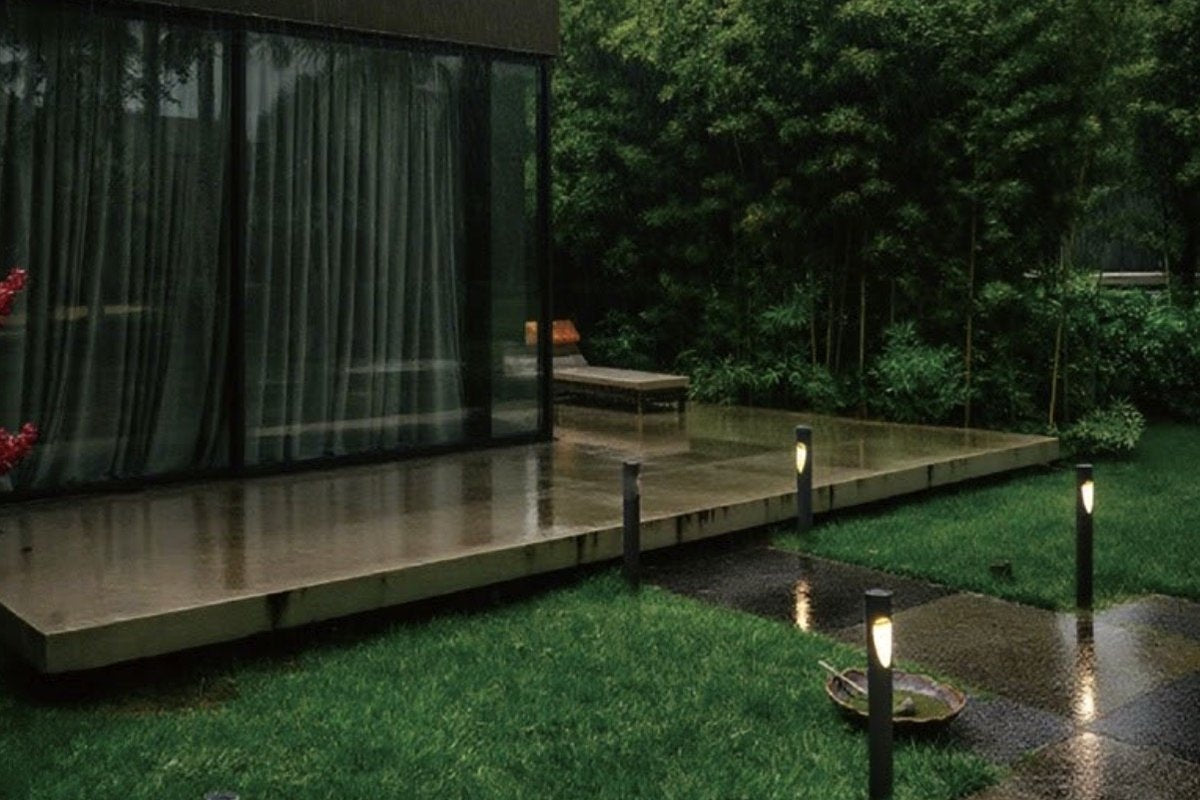 Villa garden lighting designed in three layers at night