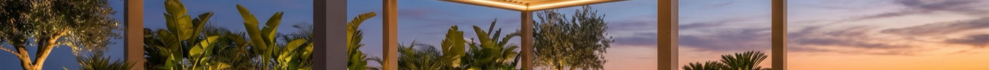 Bioclimatic pergola with adjustable louvre roof over a terrace
