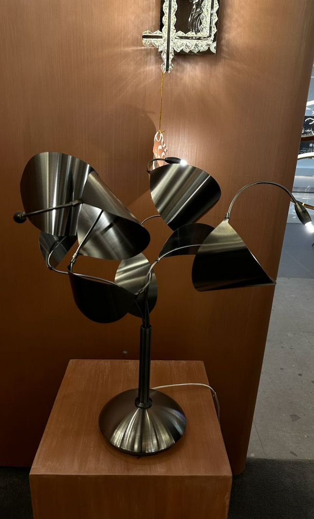 Table lamp LEFEAS by Rodesigne